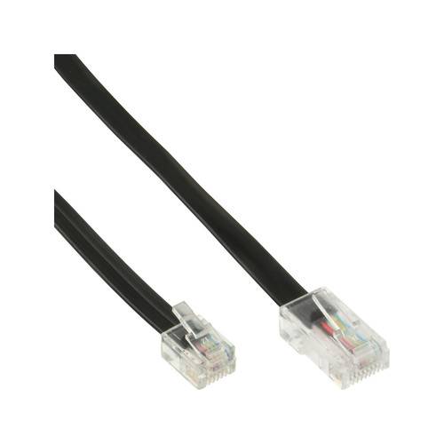Ein schwarzes Ethernet-Kabel mit einem sichtbaren Stecker an jedem Ende, das farbige Drähte in den durchsichtigen Kunststoffsteckern zeigt.