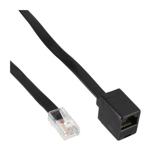 Ein Ethernet-Kabel mit transparentem Stecker liegt neben einem schwarzen Buchse-zu-Buchse-Adapter.