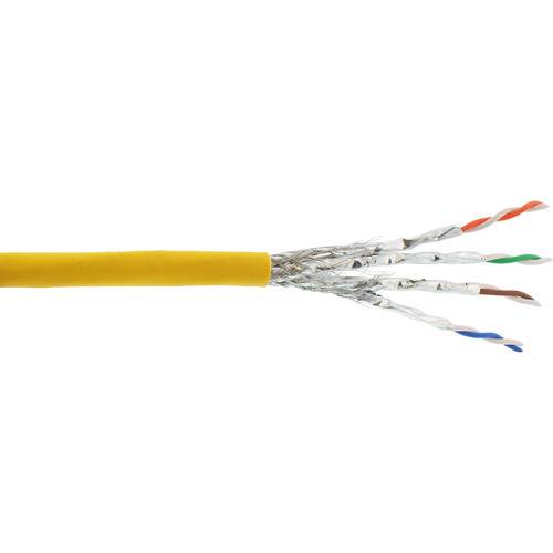 Ein gelbes Ethernet-Kabel mit freigelegten verdrillten Drahtpaaren, wobei jedes Paar eine andere Farbe hat, wobei Teile der Schutzschichten sichtbar sind.