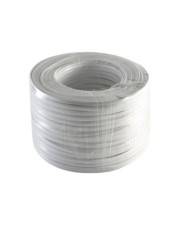 Eine weiße Spule aus flexiblem Schlauch oder Kabel, aufgewickelt in einer kompakten Rolle auf einem einfachen weißen Hintergrund.
