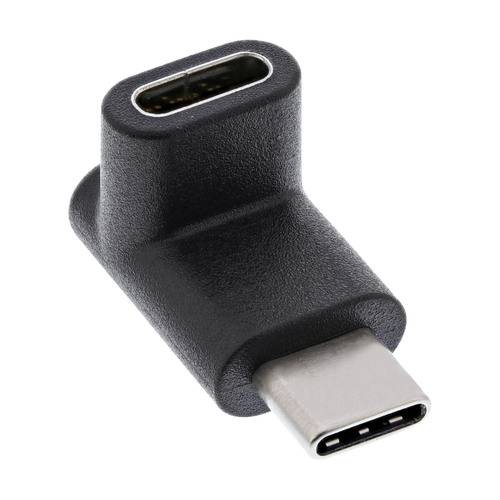 Ein schwarzer USB-C-zu-USB-Adapter, der den USB-C-Anschluss auf der einen Seite und den USB-Anschluss auf der anderen Seite zeigt, wird zum Verbinden von Geräten verwendet.