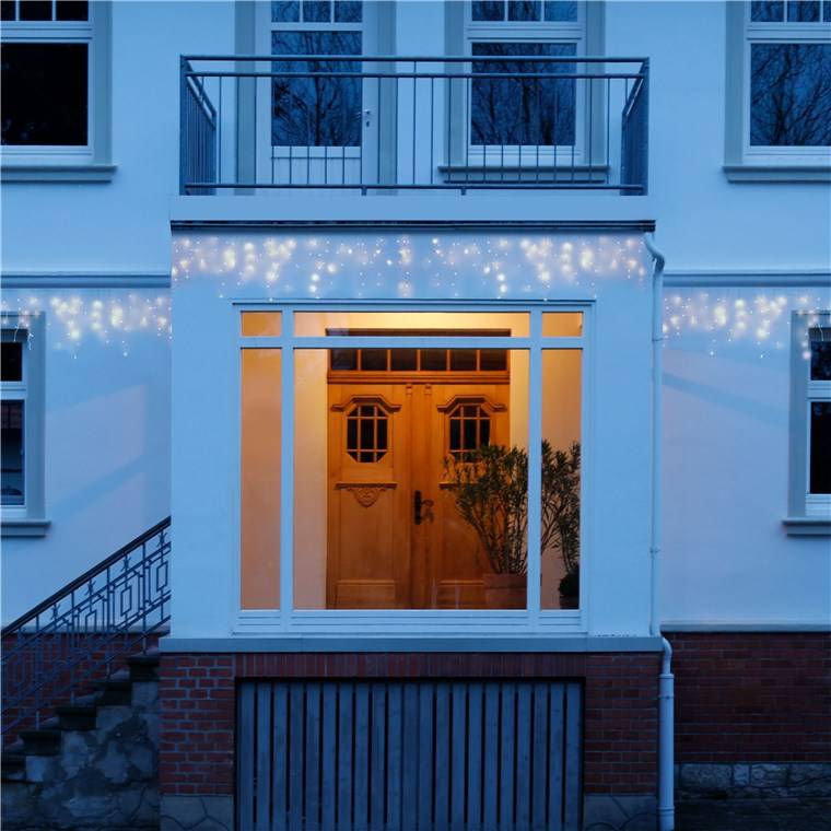 Goobay 400er LED-Eisregen-Lichterkette - mit Timer-Funktion und 24 V-Außentrafo, warm-weiß (3000 K), für den Innen- & Au