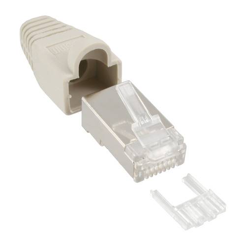 Ein Ethernet-Kabelstecker mit abgelöstem Schutzdeckel, der den Stecker und die Kontakte zeigt.
