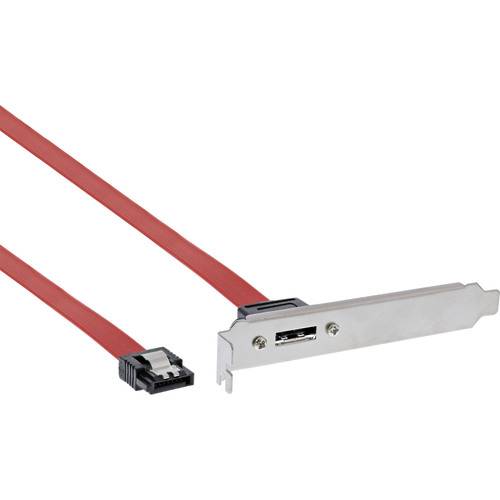 Rotes SATA-Kabel, das mit einer eSATA-Halterung verbunden ist.