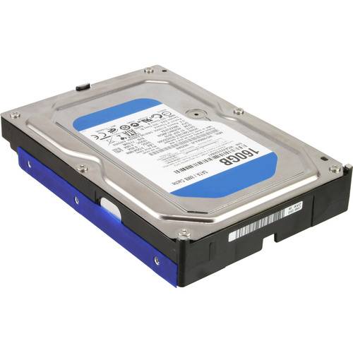 Eine silberne und blaue interne Festplatte mit sichtbarem Etikett und Barcode, häufig für die Computerdatenspeicherung verwendet.