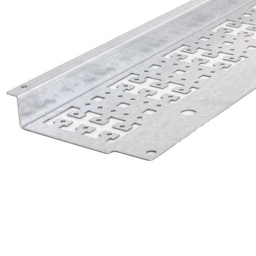 Metallrahmen-Winkelhalter mit perforiertem Design, verwendet für strukturelle Unterstützung und Ausrichtung in Bauprojekten.