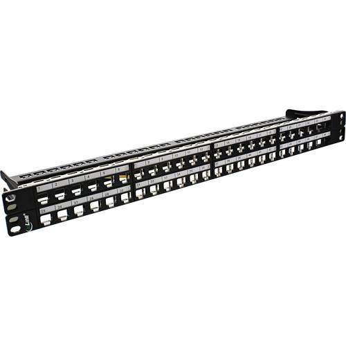 Ein 24-Port schwarzes Netzwerk-Patchpanel mit nummerierten Anschlüssen, das zur Verwaltung und Organisation von Ethernet-Kabeln in Datenkommunikationssystemen verwendet wird.
