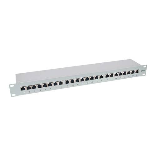 24-Port Cat6-Patchfeld mit nummerierten Ethernet-Anschlüssen, verwendet für die Verwaltung von Netzwerkkabeln in Telekommunikations- oder Server-Setups.