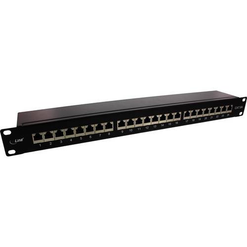 Ein Netzwerk-Patchfeld mit 24 nummerierten Ethernet-Anschlüssen, das zur Verwaltung und Organisation mehrerer Netzwerkkabel in einem Server-Rack verwendet wird.