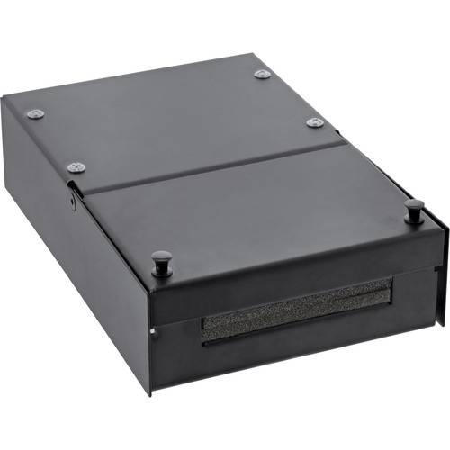 Schwarzes Metallgehäuse mit einer Lüftungsöffnung und Schrauben auf der Oberseite, möglicherweise für ein Lüfter- oder Elektronikgerätegehäuse.
