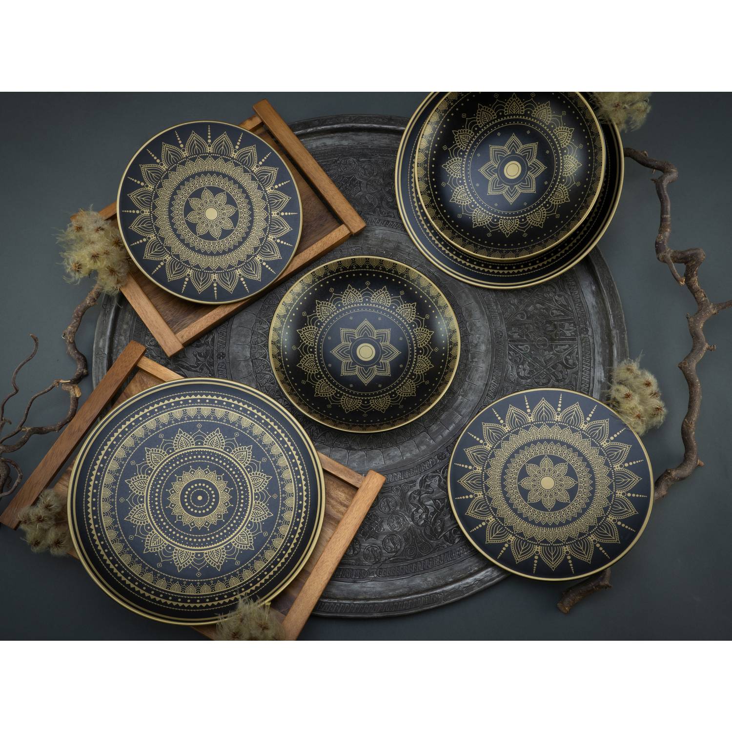 CreaTable 23588 Tafelservice Mandala für 4 Personen, Steinzeug, schwarz/gold (1 Set, 12-teilig)