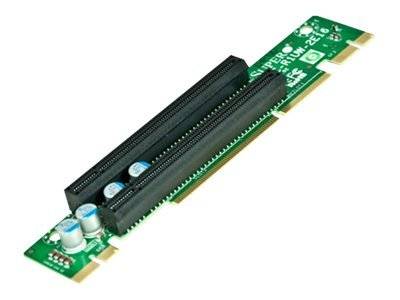 PCIe-Riser-Adapterkarte mit zwei langen schwarzen Erweiterungssteckplätzen auf einer grünen Leiterplatte.