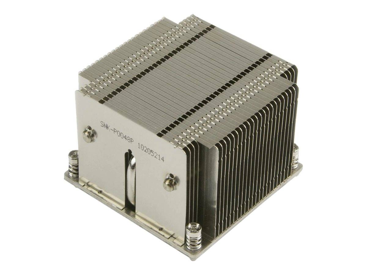 Metallischer Kühlkörper mit gestapelten Aluminiumlamellen und einer Montagebasis, wird zum Kühlen einer elektronischen Komponente verwendet.