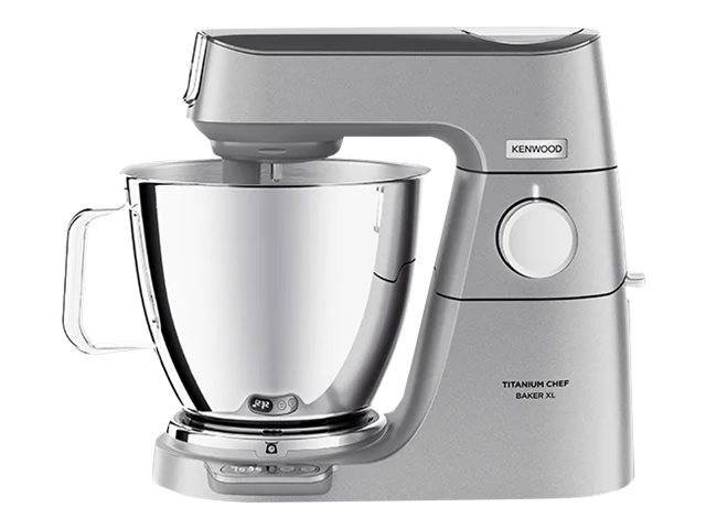 Silberfarben Kenwood Standmixer mit angekoppelter Metallmischschüssel und Kopf, beschriftet mit Titanium Chef Baker XL.