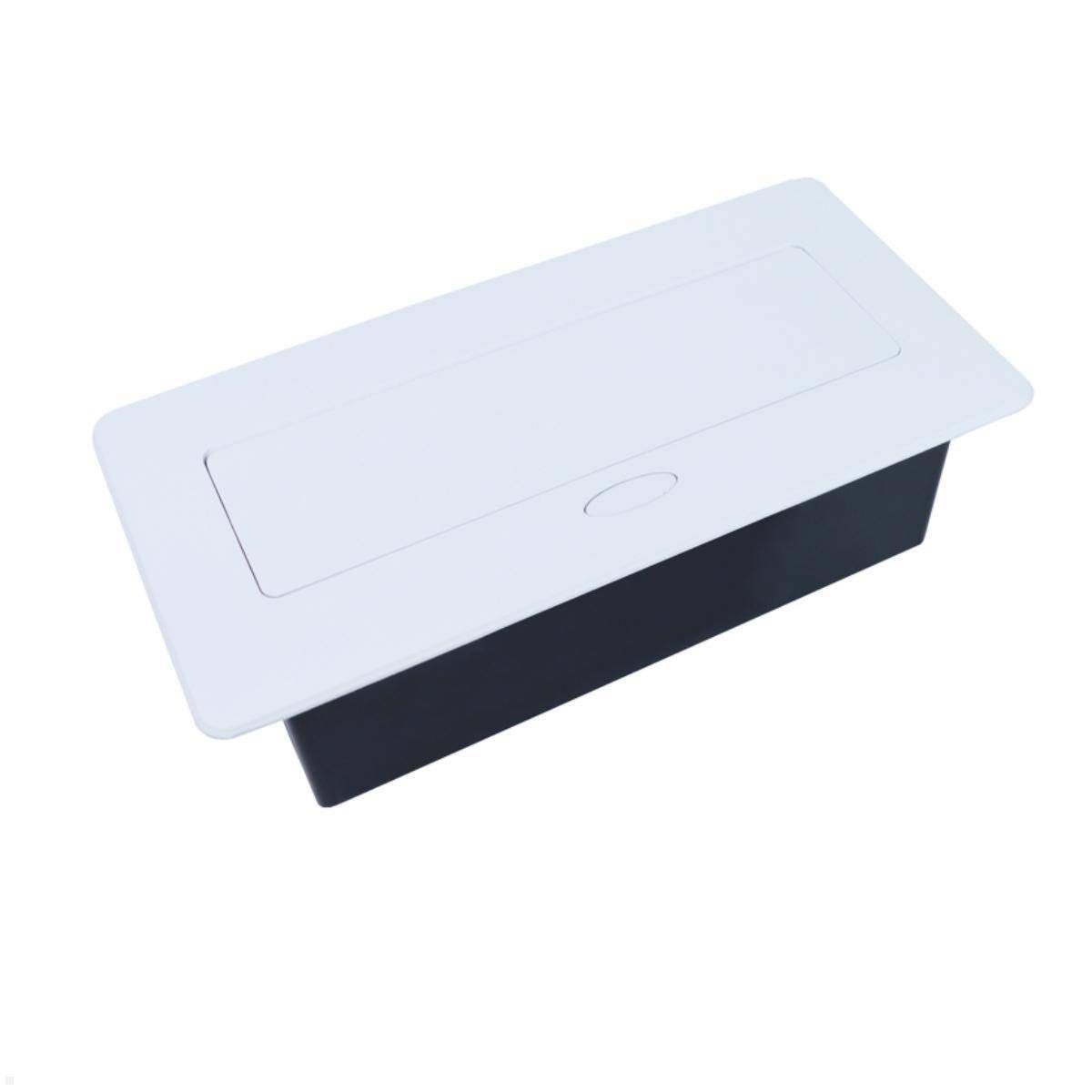 Eine rechteckige weiße Plastik-Kabelverwaltungsbox mit schwarzer Basis, die einen Deckel mit einer leichten Vertiefung zum Öffnen aufweist.