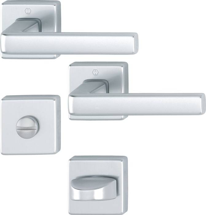 Silberner quadratischer Türgriff mit Schloss und passender Beschlägen, der vor einem weißen Hintergrund präsentiert wird.