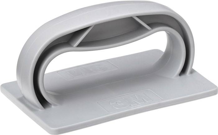 Ein grauer Handgriff-Werkzeug aus Kunststoff, der für manuelle Verwendung konzipiert ist, mit einem ergonomischen Griff und einer flachen Basis, auf der das '3M' Logo eingeprägt ist.