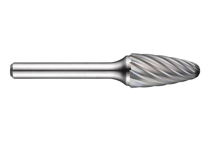 Ein zylindrischer Silbermetall-Fräser mit einer spiralförmig gerillten Schneidkante, der zum Formen und Glätten von Materialien in Bearbeitungsprozessen verwendet wird.