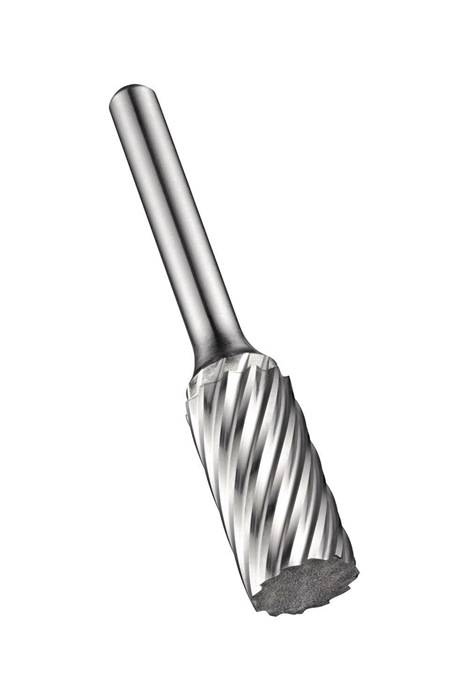 Ein zylindrischer Rotationsschleifwerkzeug mit spiralförmiger Fräsnut, der zur Materialentfernung in industriellen oder Werkstattumgebungen verwendet wird.