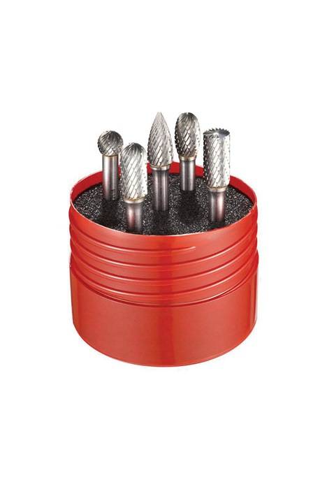 Ein roter Behälter enthält sechs metallene Rotary-Fräsaufsätze, die jeweils eine einzigartige Form und Textur aufweisen und zum Formen und Gravieren von Materialien verwendet werden.