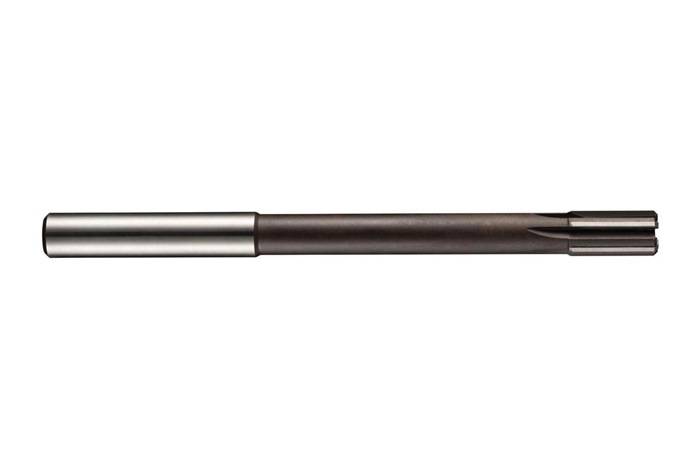 Eine Metallstange mit glatter, silberner Oberfläche links, die zu einem dunkleren Abschnitt rechts übergeht, möglicherweise Teil eines Werkzeugs oder einer Maschine.