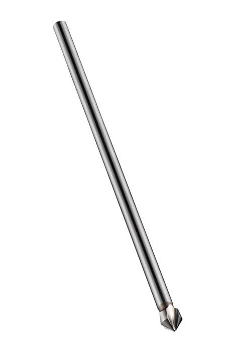 Eine schlanke, glänzende Metallstange oder -stab diagonal positioniert, die das Licht auf ihrer glatten Oberfläche reflektiert.