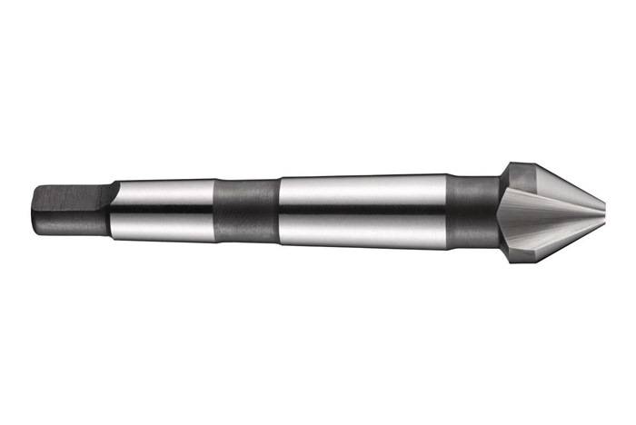Ein Stufenbohrer aus Metall mit mehreren zylindrischen Abschnitten zum Bohren von Löchern mit unterschiedlichen Durchmessern.
