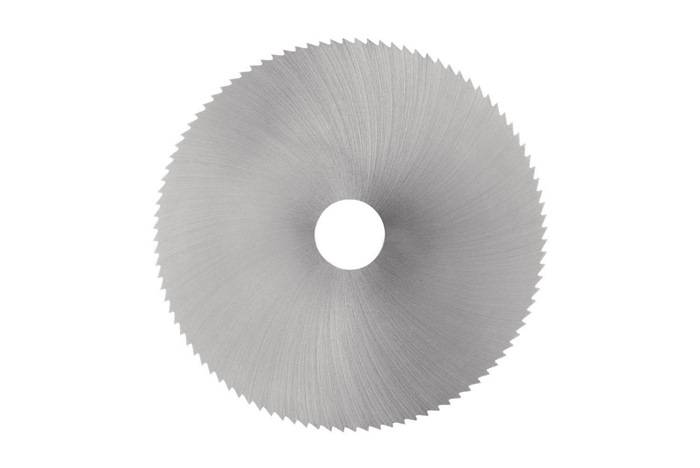 Kreissägeblatt mit scharfen, gleichmäßig angeordneten Zähnen. Verwendet zum Schneiden von Materialien wie Holz und Metall.