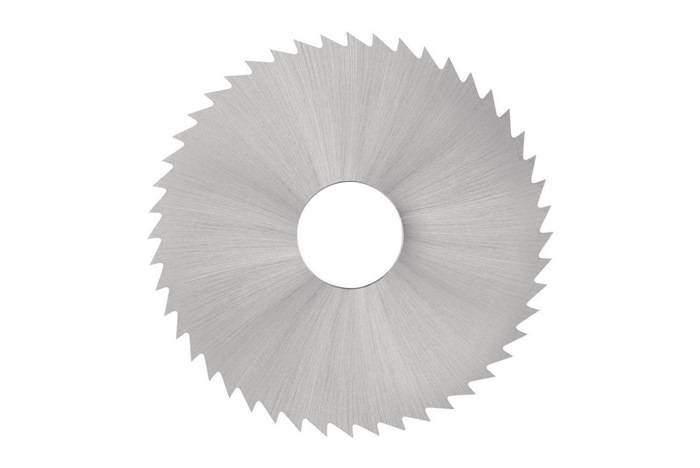 Eine Kreissägeblatt mit scharfen, gezackten Zähnen und einem zentralen Loch, zum Schneiden von Materialien.