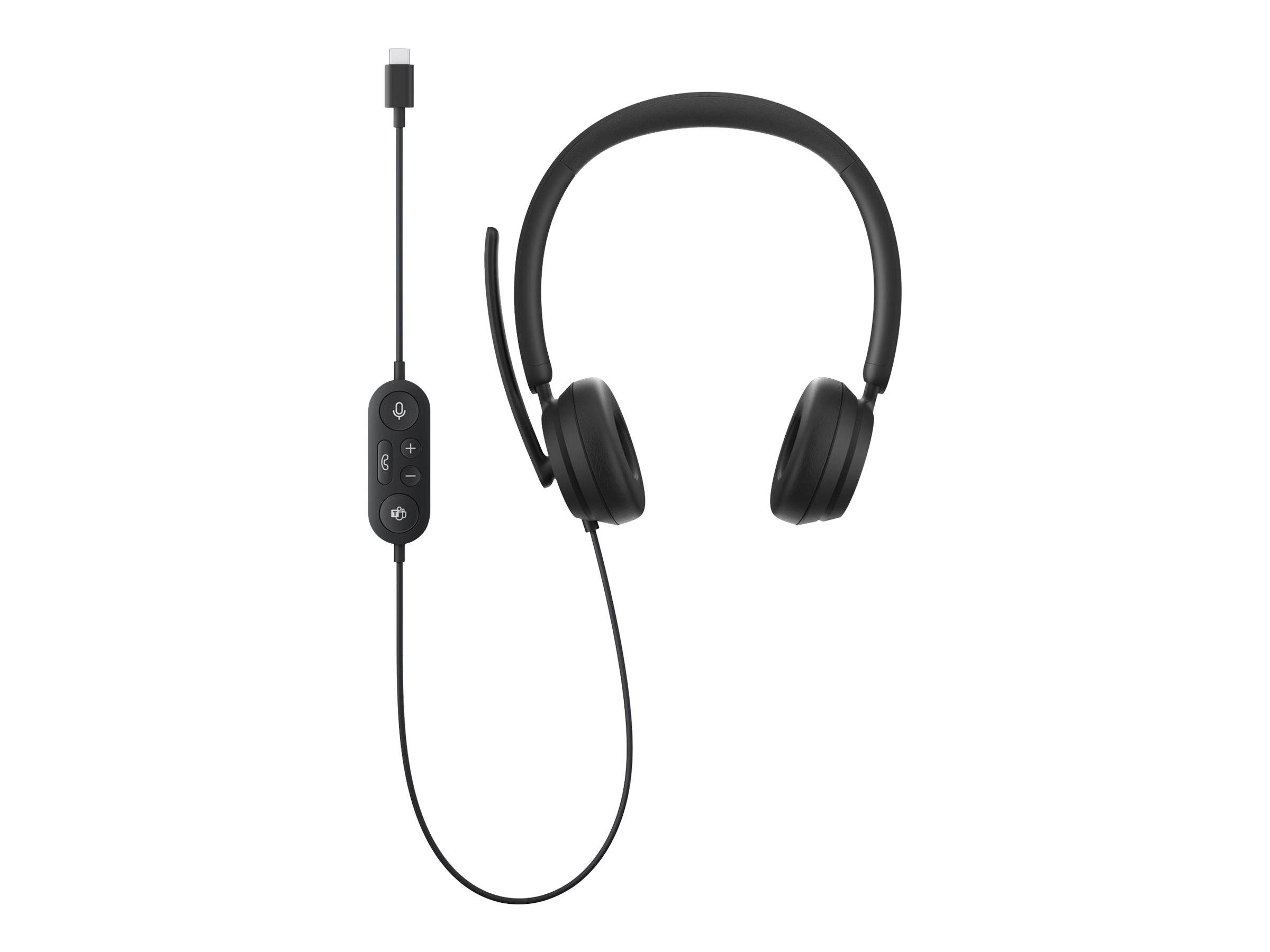 Schwarzes kabelgebundenes Over-Ear-Kopfhörerset mit integrierter Steuertaste und Mikrofon auf weißem Hintergrund.