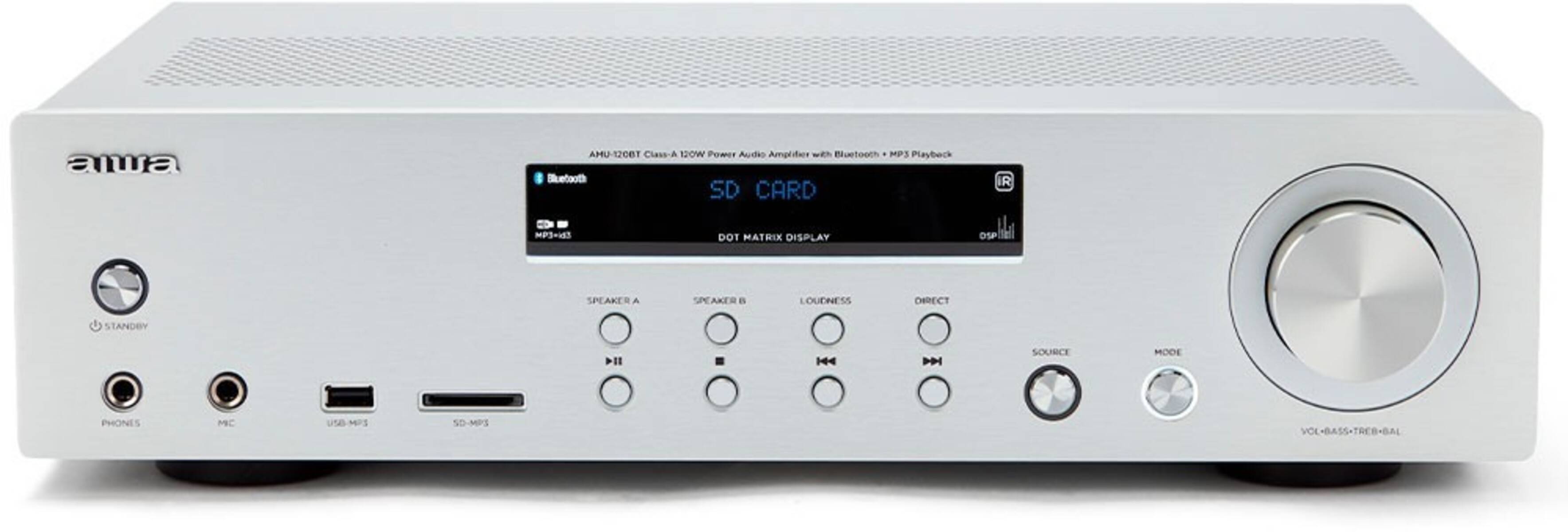 Ein silberner Audioverstärker mit einer digitalen Anzeige, die 