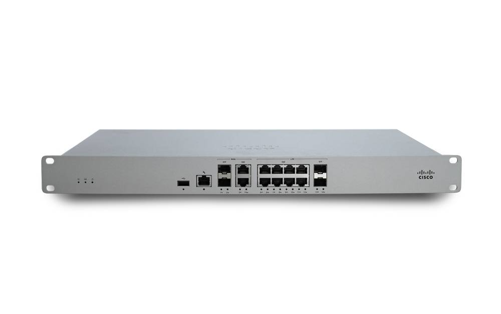 Vorderansicht eines in ein Rack eingebundenen Cisco-Netzwerk-Switches mit mehreren Ethernet-Anschlüssen und Statusanzeigen auf einem einfachen weißen Hintergrund.
