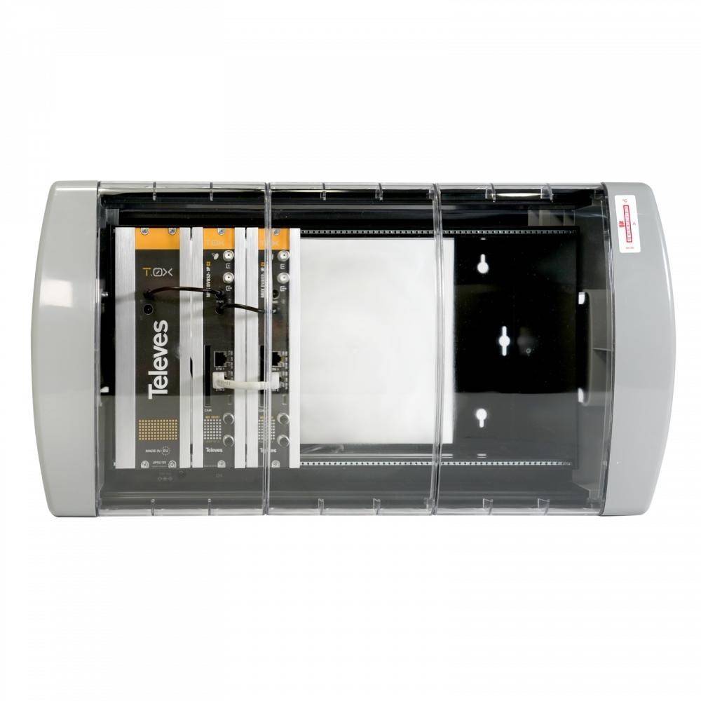 Televes-Verteilerschrank mit transparenter Abdeckung, der interne elektronische Komponenten und Montagebereiche zeigt.