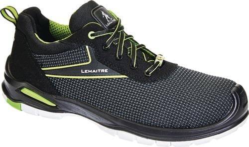 Ein schwarzer und grüner Sportschuh mit strukturiertem Muster, versehen mit dem 'Lemaitre' Logo an der Seite. Der Schuh hat eine weiße Sohle.
