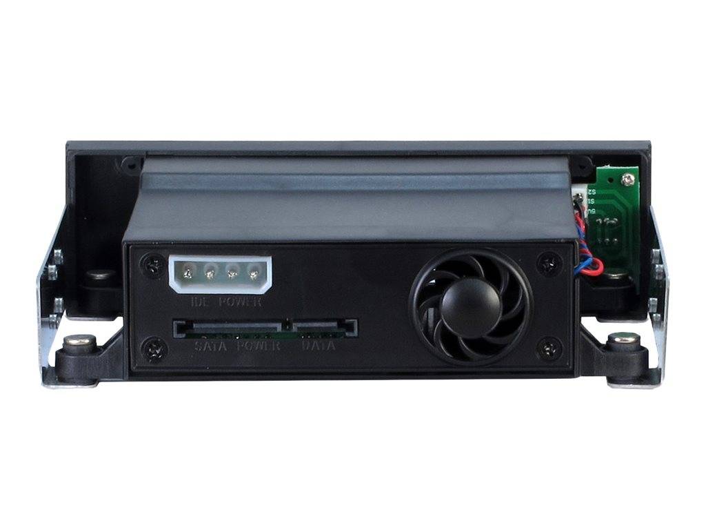 Vorderansicht eines schwarzen elektronischen Gerätemoduls mit Kühlventilator, Stromversorgungs- und Datenkonnektoren, montiert in einer Metallhalterung auf weißem Hintergrund.