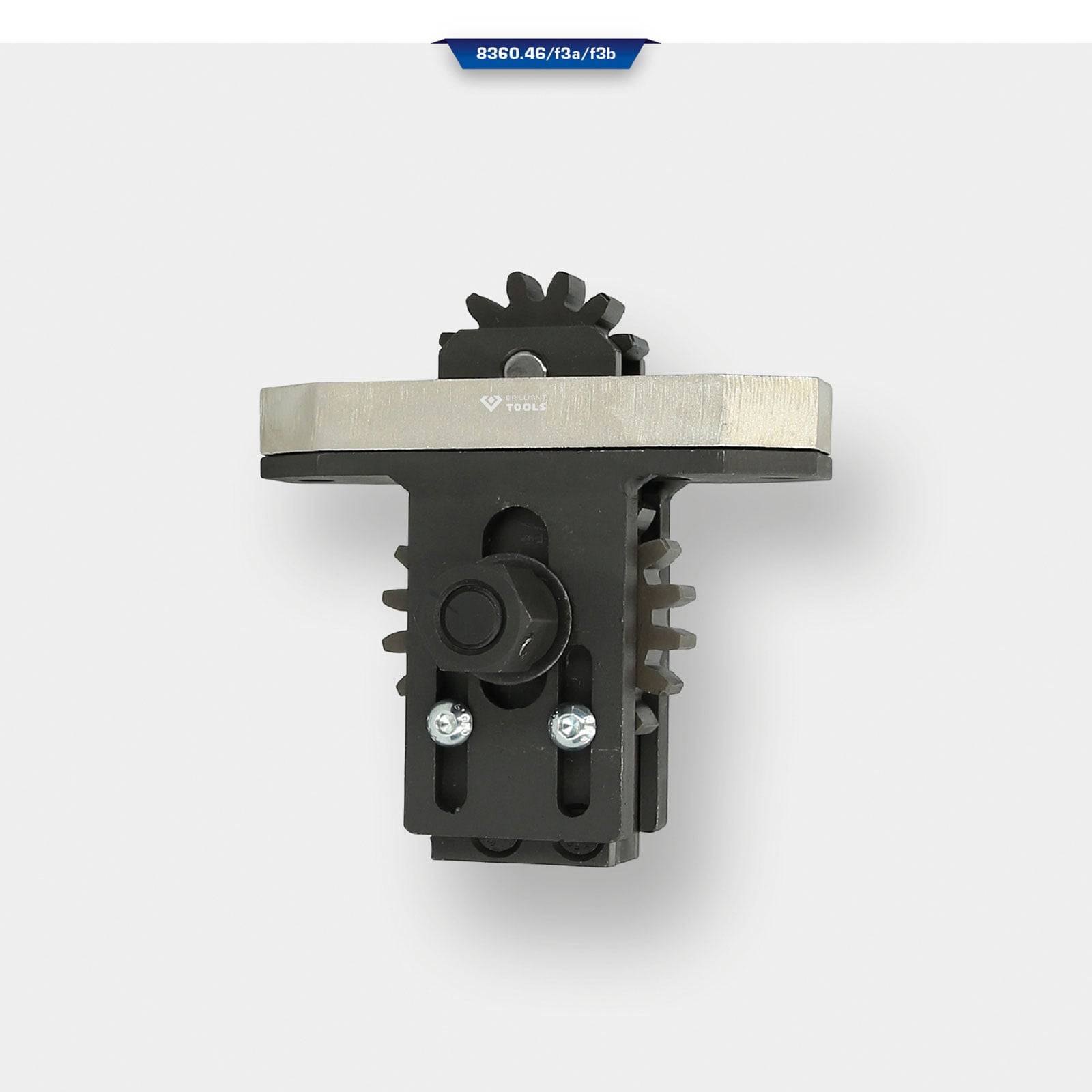 Metallzahnradmechanismus an einer Wand montiert, zeigt ein Zahnrad und verstellbare Komponenten, die für Präzisionseinstellungen verwendet werden.