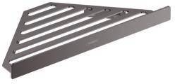 Eine Nahaufnahme einer metallischen Grilloberfläche mit parallelen Schlitzen und kleinen kreisrunden Löchern, möglicherweise Teil eines Küchen- oder Industriegeräts.