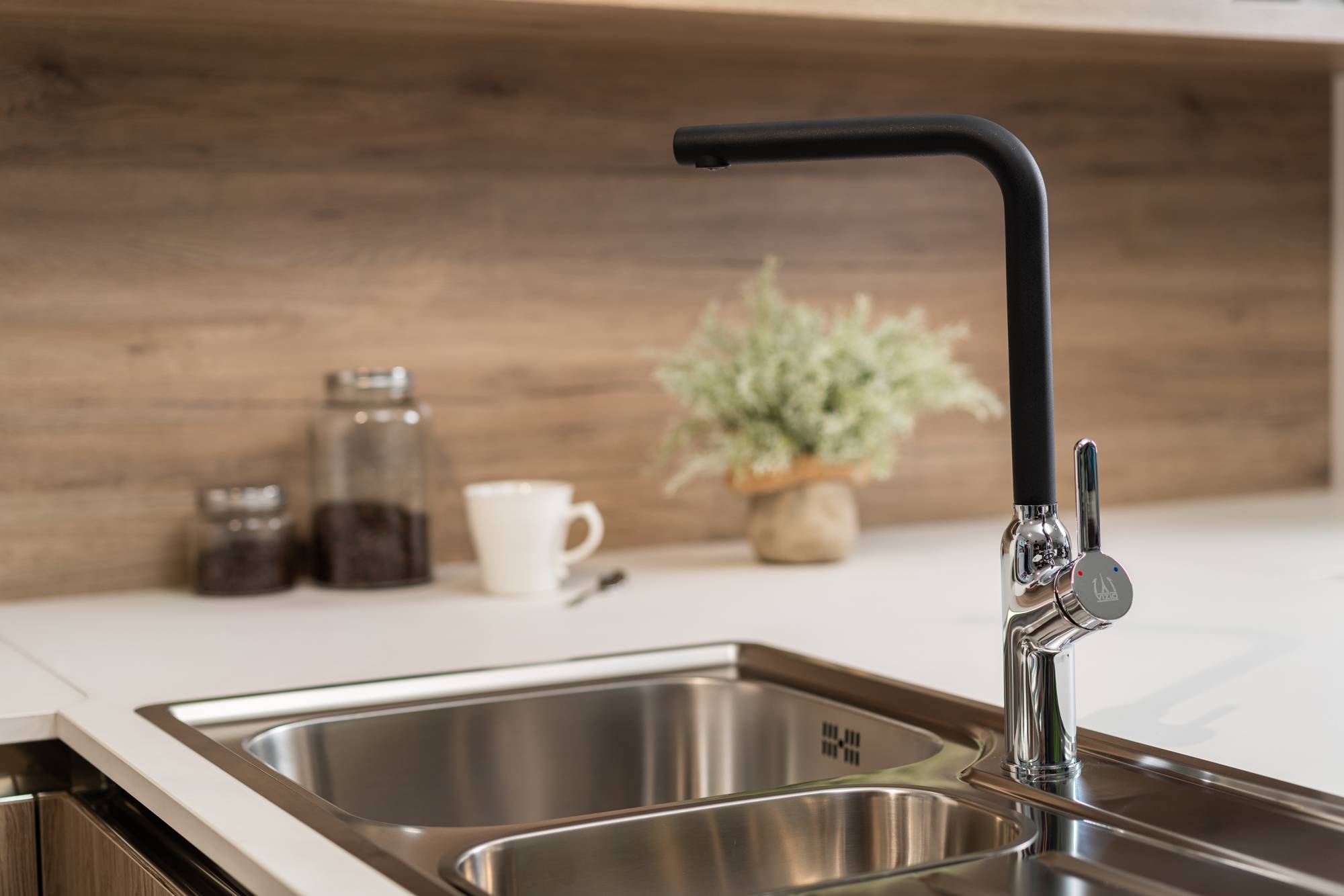 Wasserhahn Küche Spültischarmatur chrom Küchenarmatur mit 360° schwenkbarem schwarz Granit L Auslauf - BOD Design