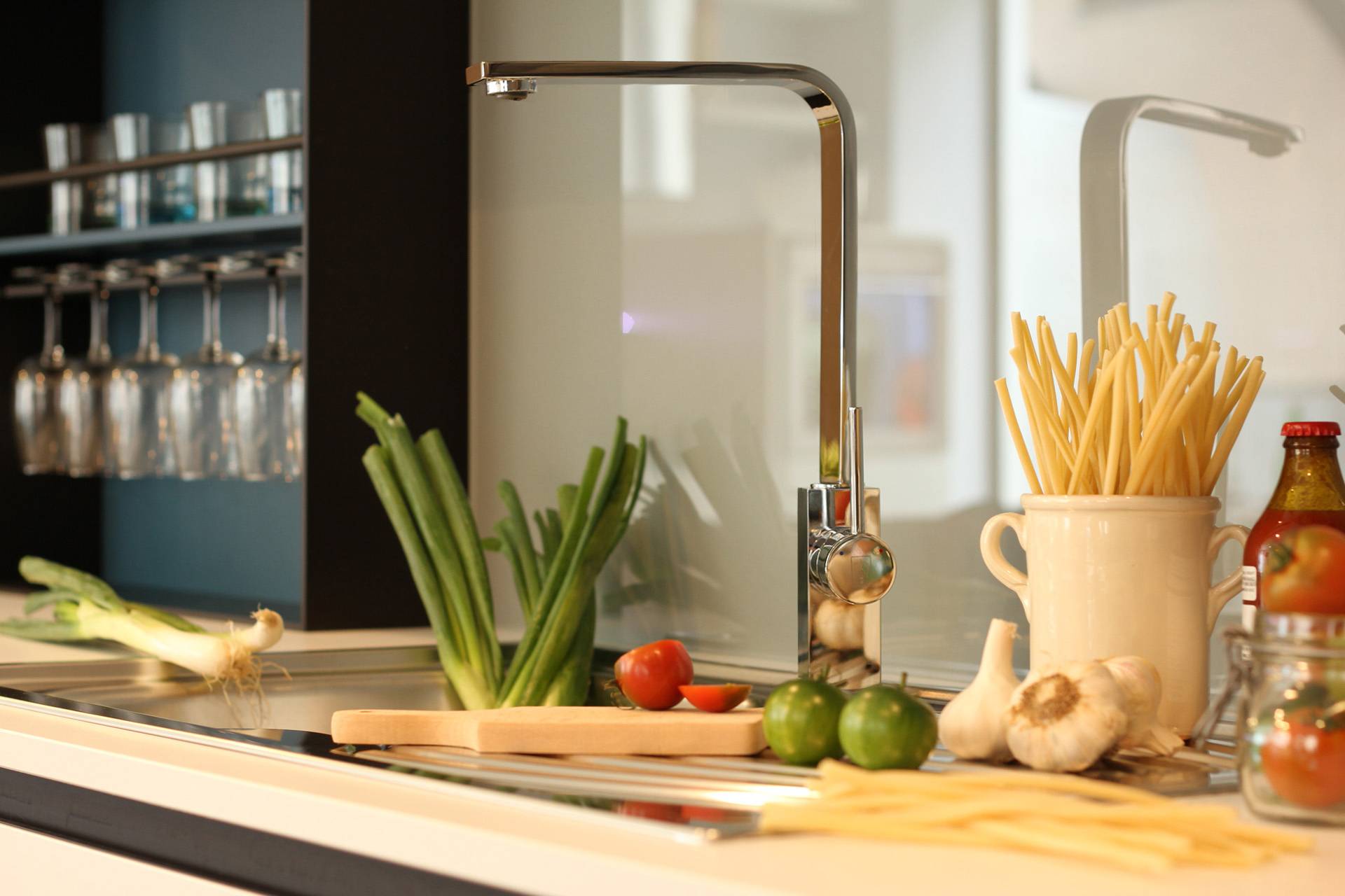 Wasserhahn Küche Spültischarmatur chrom Küchenarmatur mit 360° schwenkbarem flachem Auslauf - Quadratischer Design