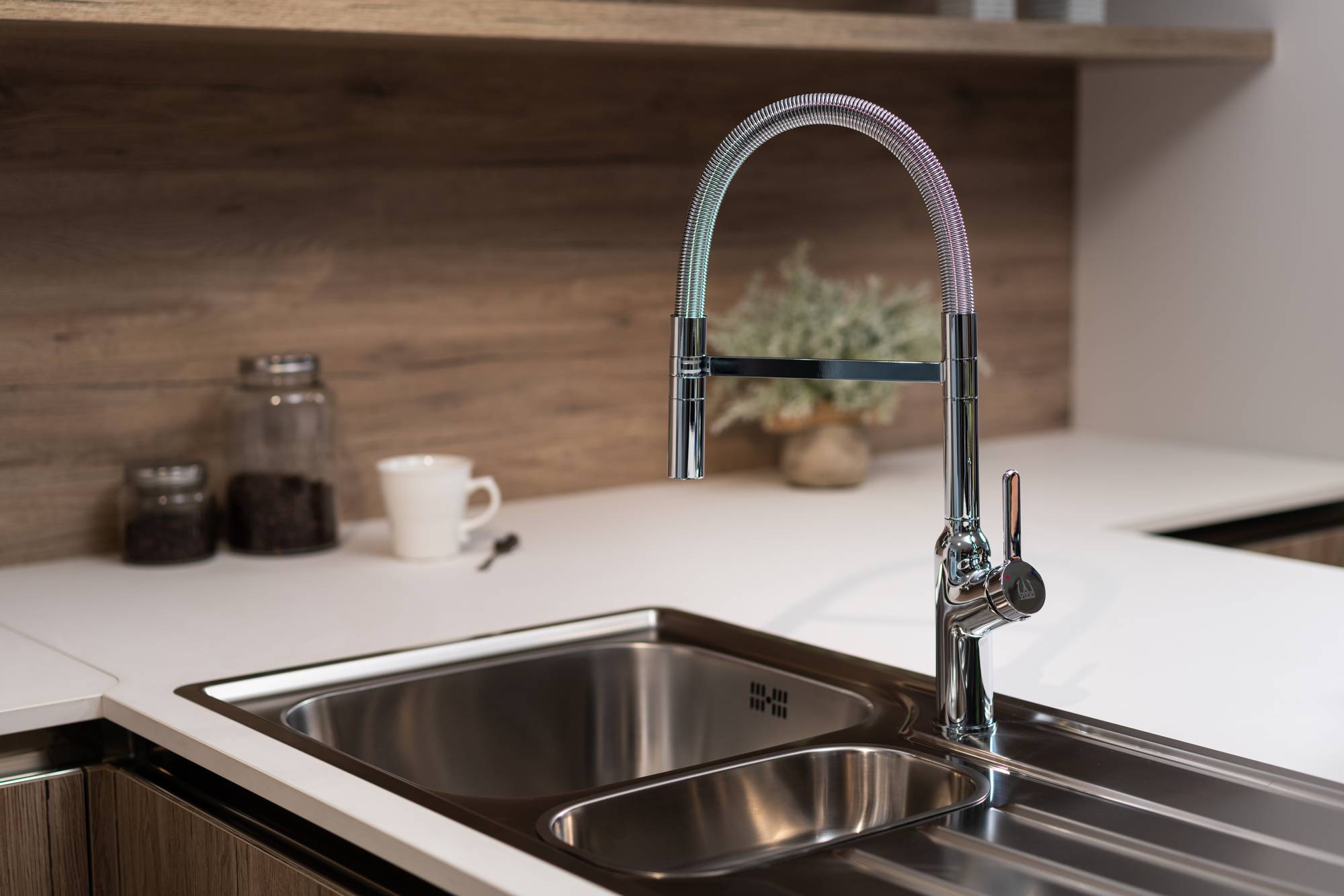Wasserhahn Küche Spültischarmatur chrom Küchenarmatur mit 360° schwenkbarem Auslauf und abnehmbare 2 strahl Handbrause - BOD Design