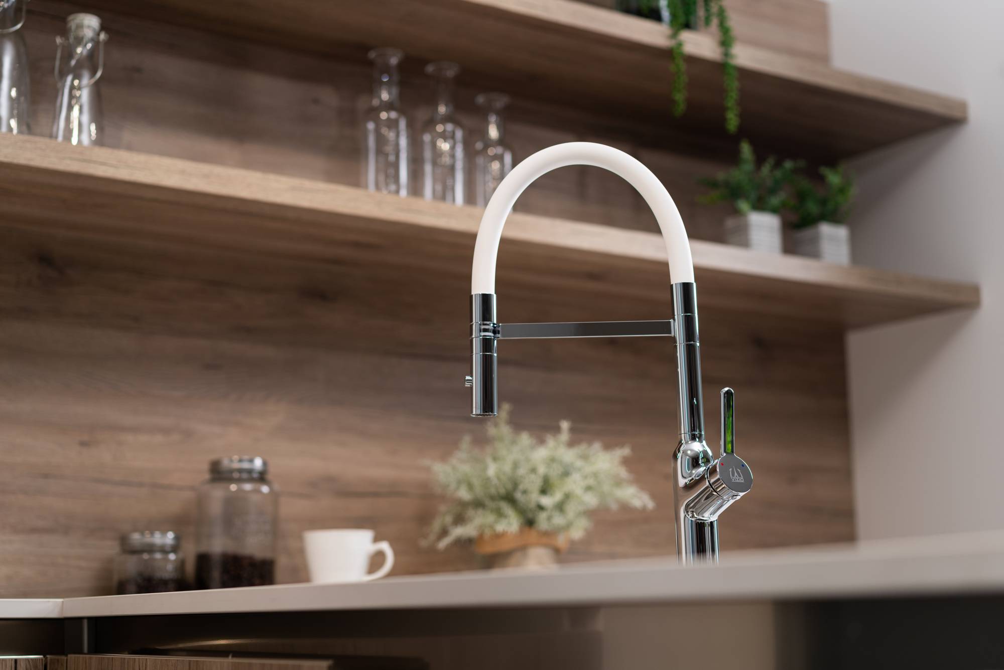 Wasserhahn Küche Spültischarmatur chrom Küchenarmatur mit weiss 360° schwenkbarem Auslauf und abnehmbare 2 strahl Handbrause - BOD Design