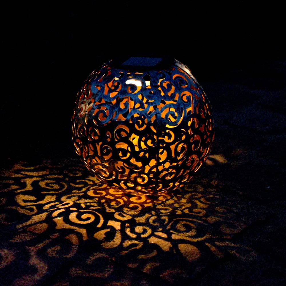 Solarkugel für Außen Solarleuchte silberfarben Stecklampe Garten orientalische Kugel, mit Lichteffekt und Erdspieß, 1x LED 3000 Kelvin, DxH 18,5x54