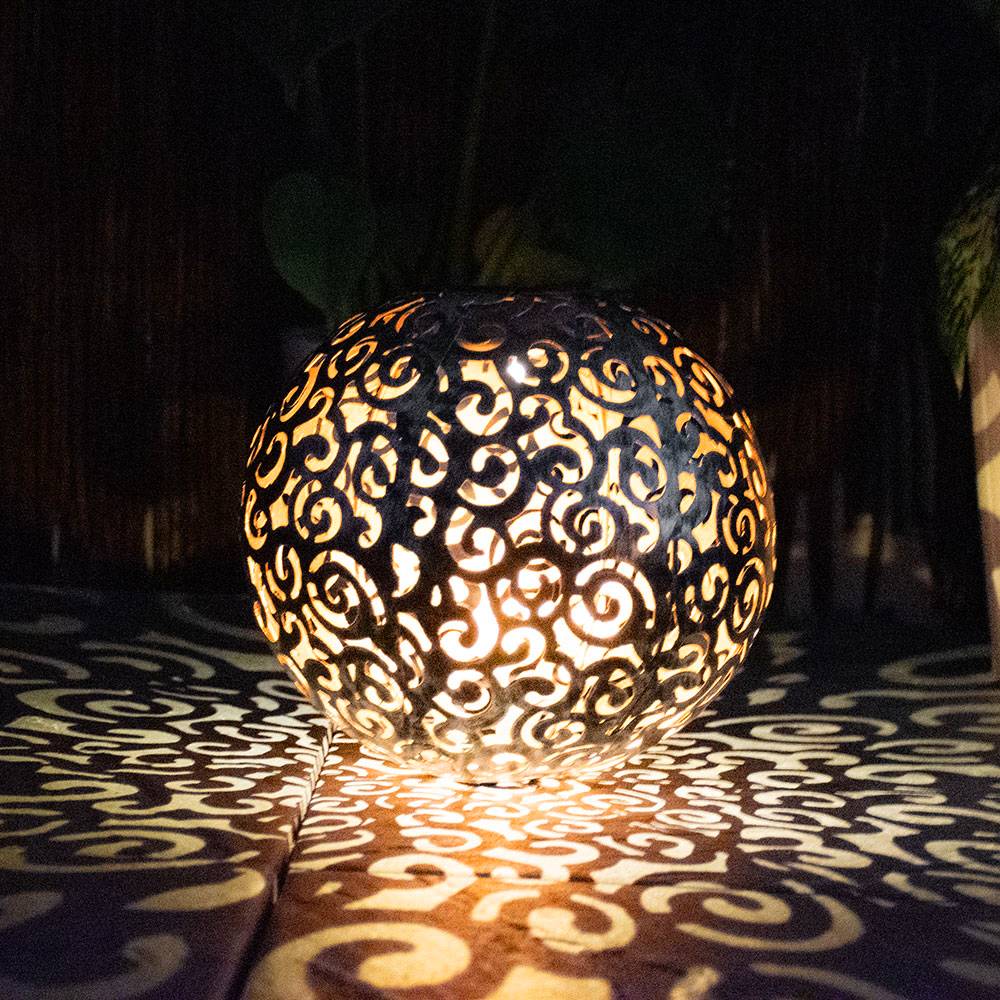 Solarkugel für Außen Solarleuchte silberfarben Stecklampe Garten orientalische Kugel, mit Lichteffekt und Erdspieß, 1x LED 3000 Kelvin, DxH 18,5x54