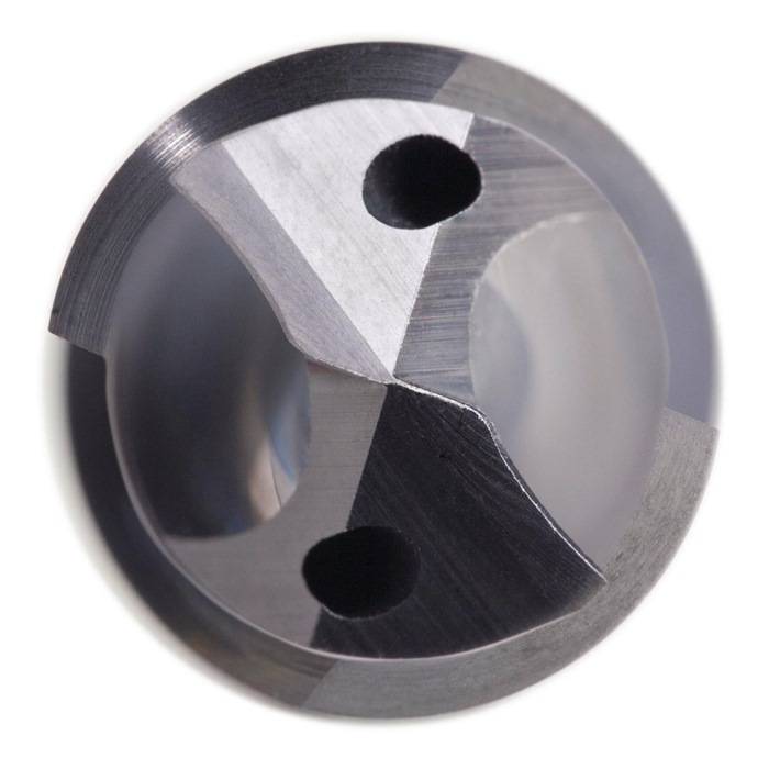 Metallisches Industriewerkzeug mit einem polierten, symmetrischen Bohreinsatz, versehen mit geometrischen Mustern, das für präzises Bohren und Schneiden verwendet wird.