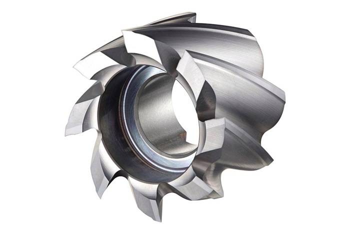 Eine Nahaufnahme eines metallischen Schneidewerkzeugs mit scharfen, spiralförmigen Klingen, das für industrielle Bearbeitung und präzise Formgebung von Materialien entwickelt wurde.