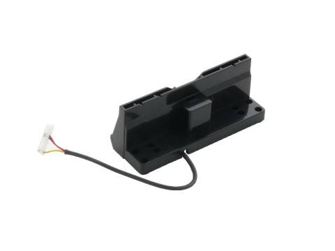 Schwarzes rechteckiges elektronisches Sensor-/Modulgerät mit angeschlossenem Kabel und weißem Anschluss, gezeigt vor weißem Hintergrund.