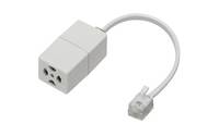Weißes Netzteil-Adapterkabel mit einem rechteckigen Stecker an einem Ende und einem kleinen modularen Anschluss am anderen Ende.