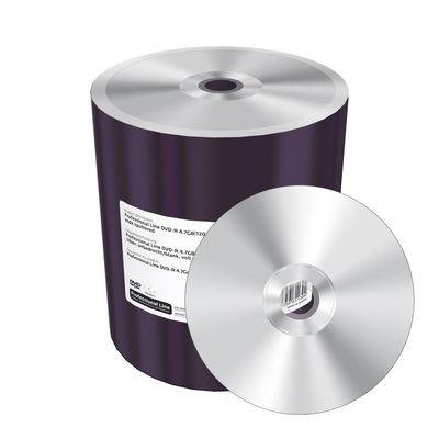 Ein Stapel leerer silberner DVDs in einem violetten Spindel-Gehäuse, mit einer Disc, die sich nach vorne lehnt.