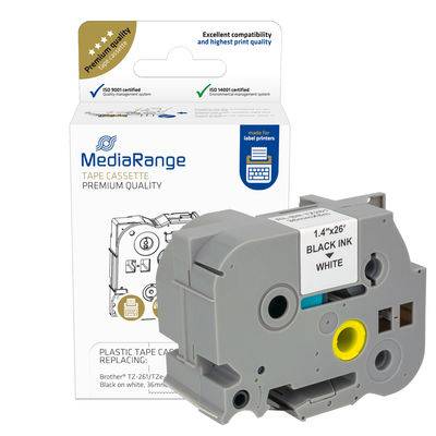 Foto einer MediaRange Premium-Bandkassette für Etikettendrucker, gezeigt vor ihrer Verpackung; Kassette mit der Beschriftung „1,4