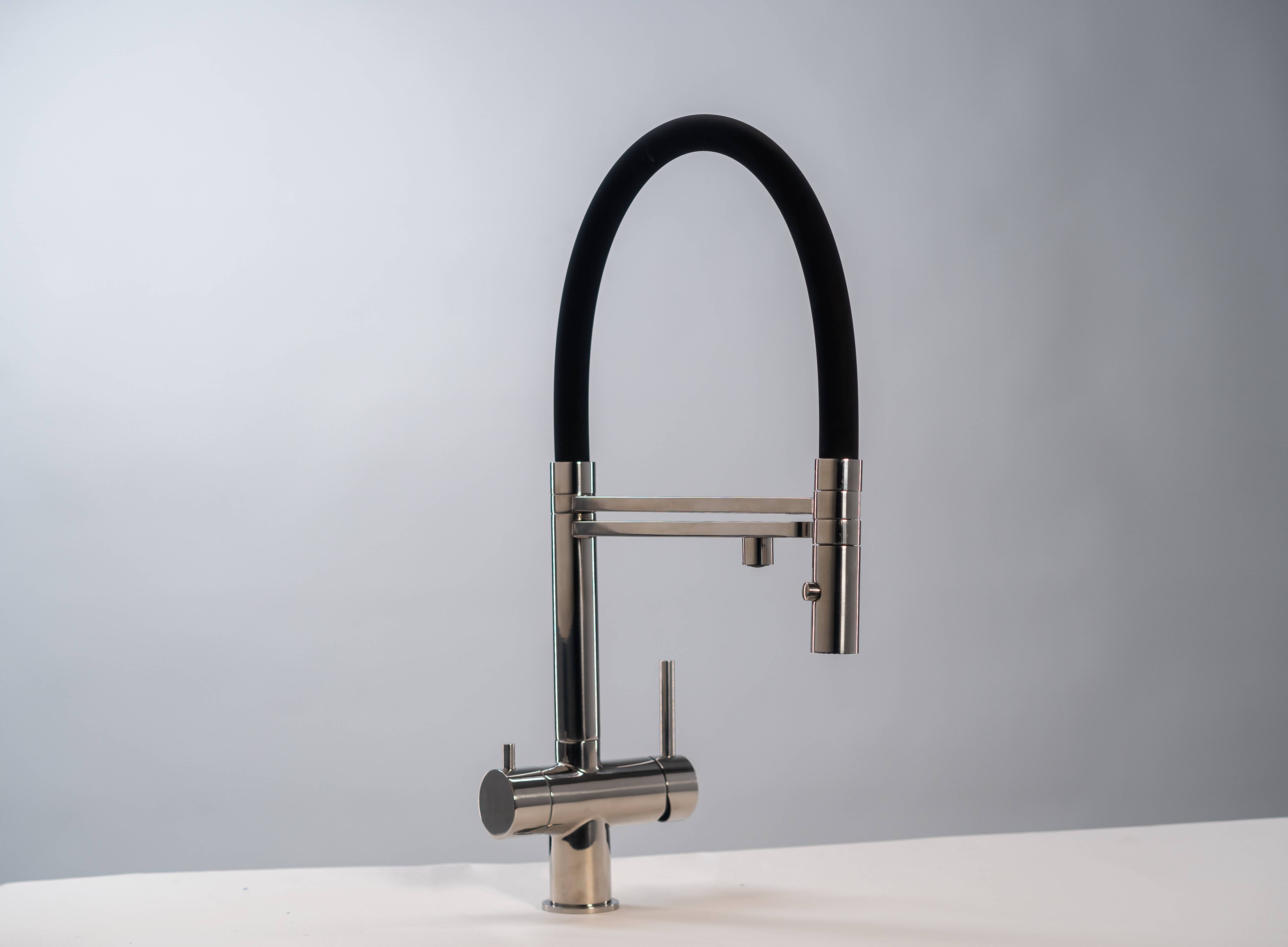 3 Wege Wasserhahn Edelstahl Massiv Küchenarmatur mit blau 360° schwenkbarem Auslauf und abnehmbare 2 strahl Handbrause - Hochglanz Poliert